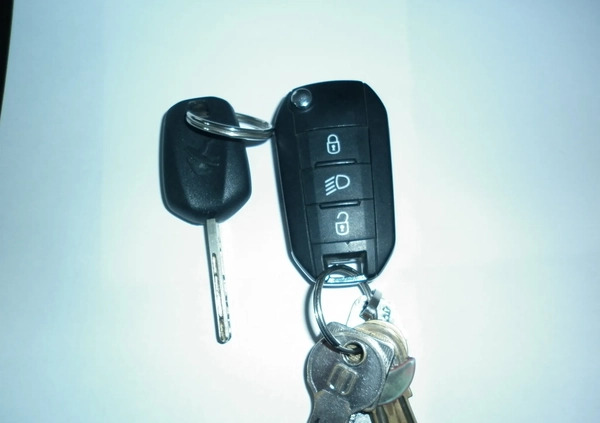 Peugeot Rifter cena 69999 przebieg: 37000, rok produkcji 2019 z Konin małe 172